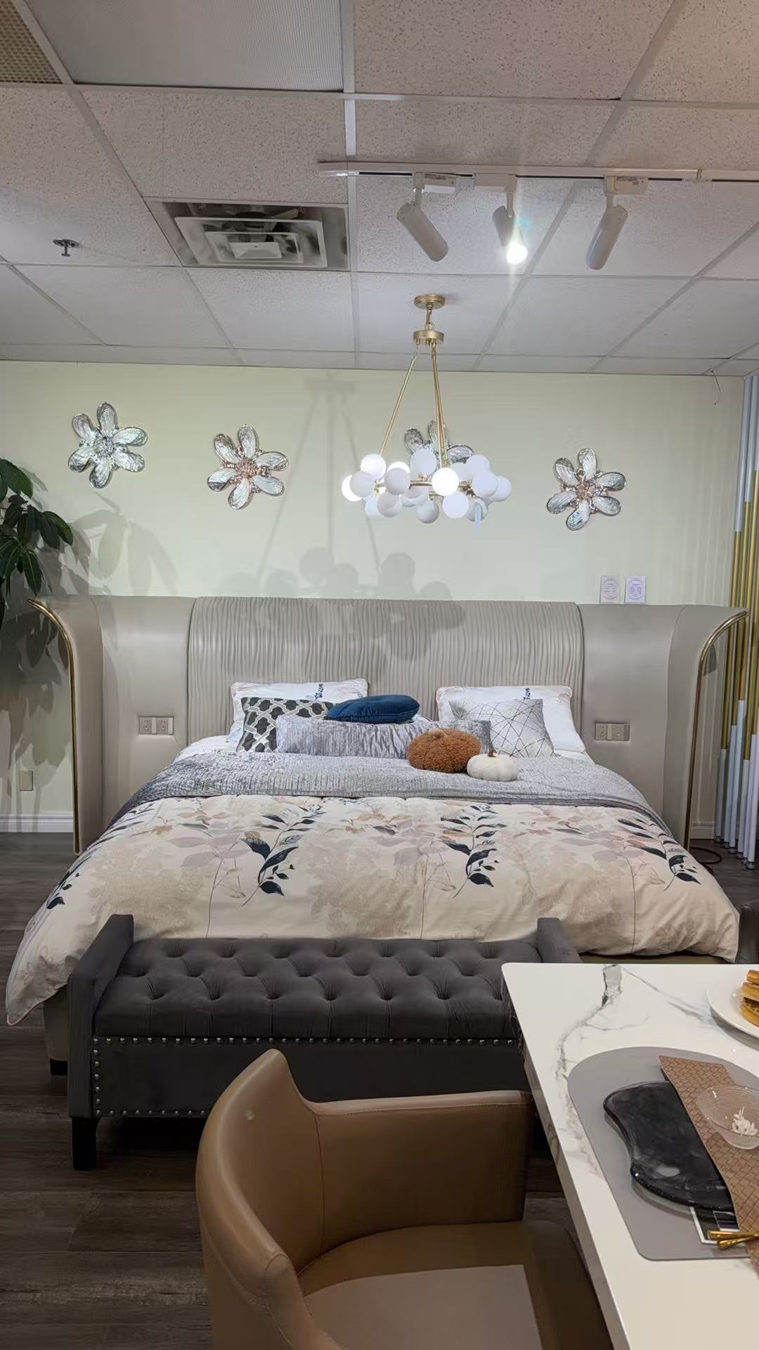 Aurevian Leather Bed – Beige