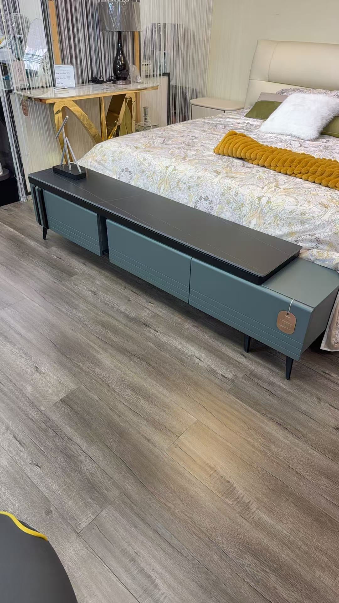 Dovren Extendable TV Stand
