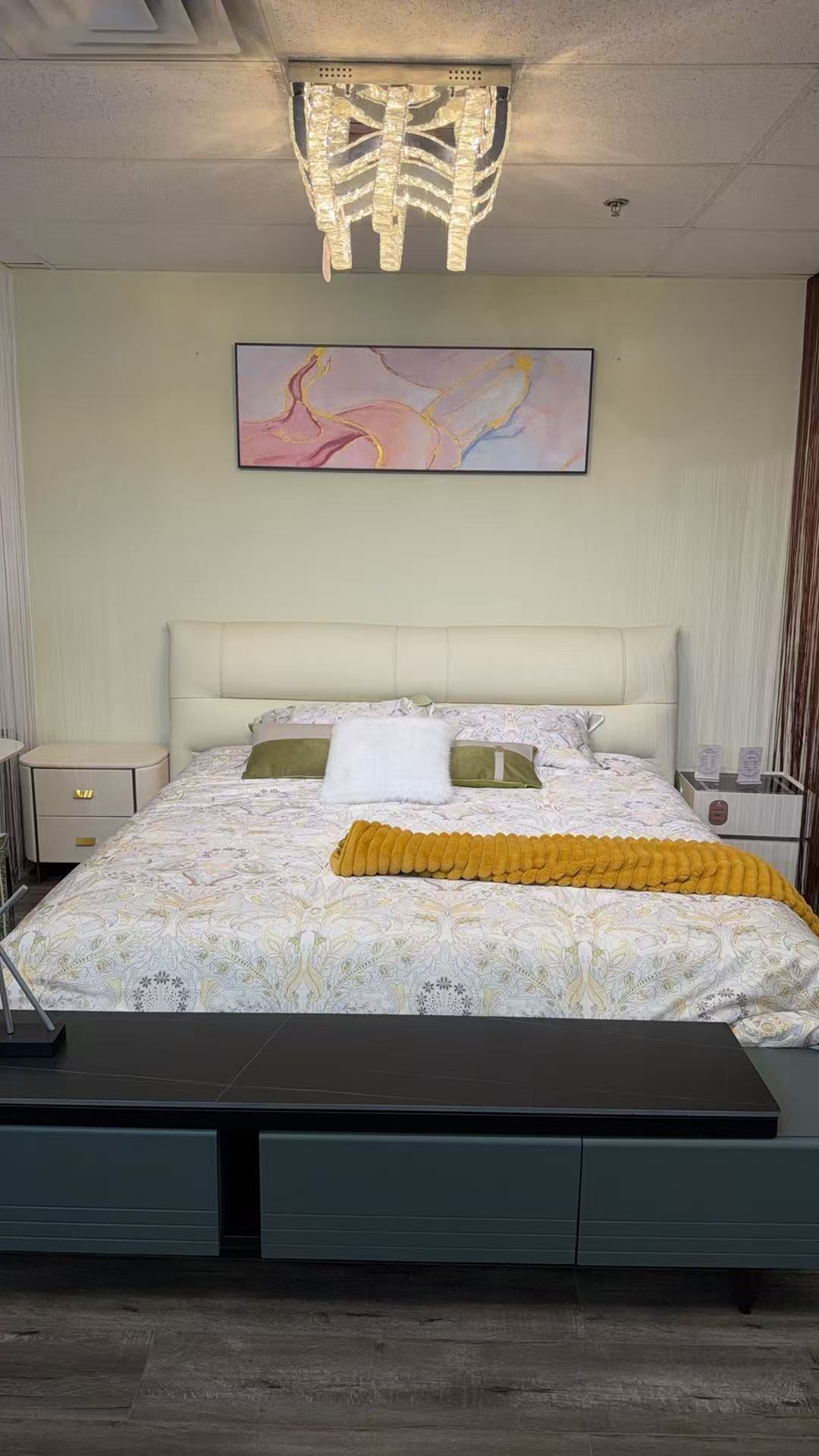 Avelune Leather Bed – White